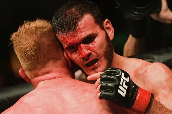 Россиянин Ибрагимов уступил Маркесу на турнире UFC 253